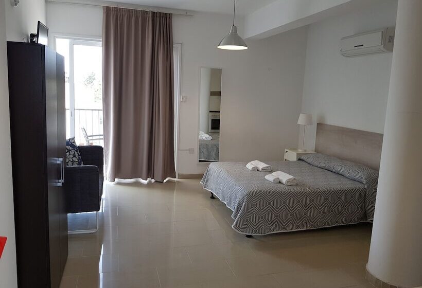 Студио Стандарт с Балконом, Valentinos Apartments