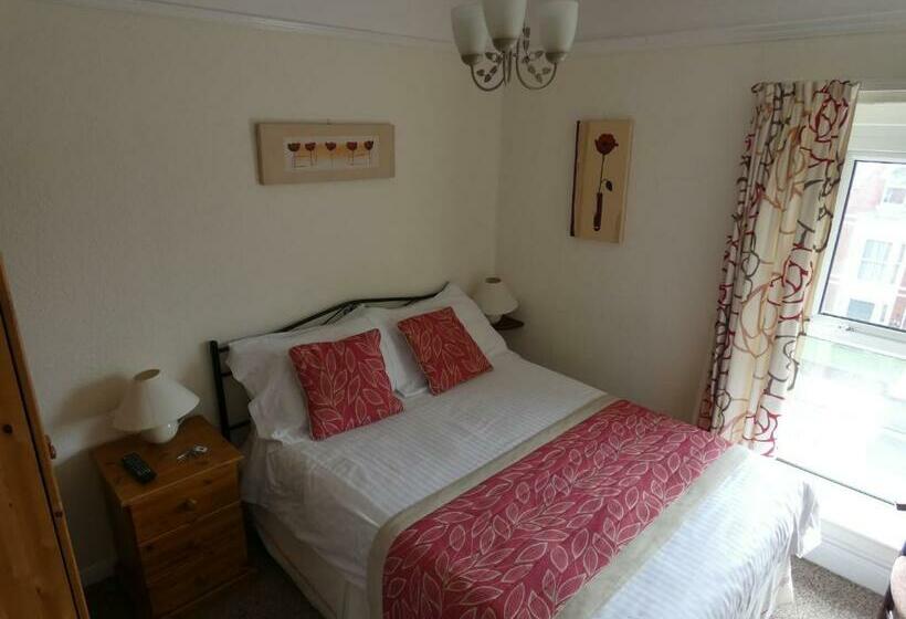 Quarto Estandar, Hurst Dene Apart