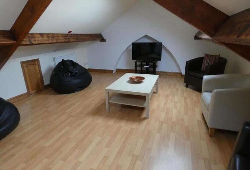 Apartamento 2 Dormitórios, Hurst Dene Apart