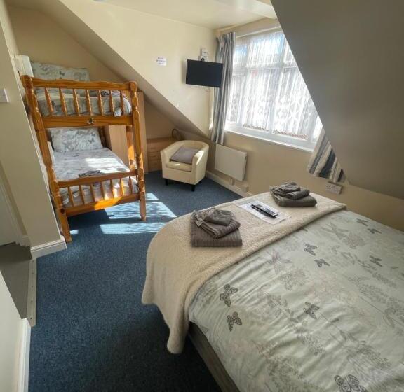 Семейный Номер, Ivydene Guest House