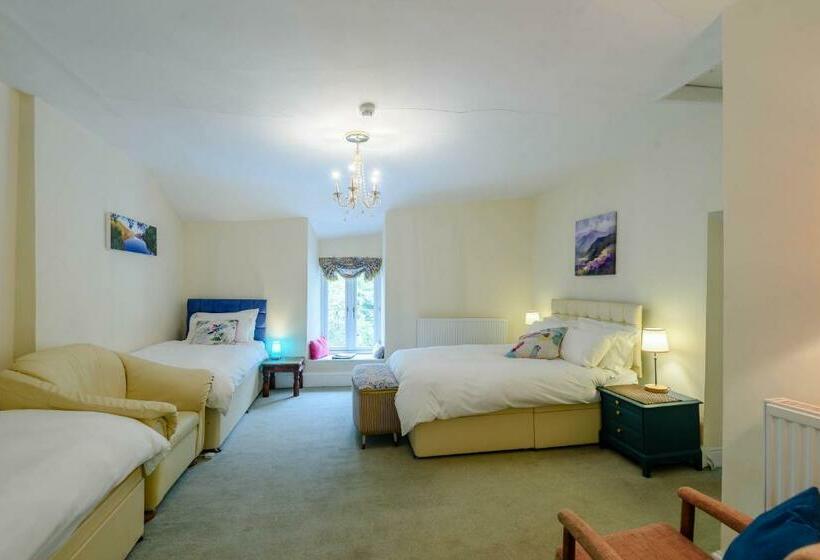 Семейный Номер, Pen Y Bont