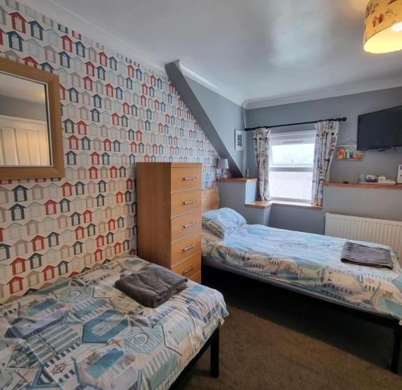 اتاق استاندارد با چشم‌انداز باغ, The Hut Wales   A Sea Front Inn