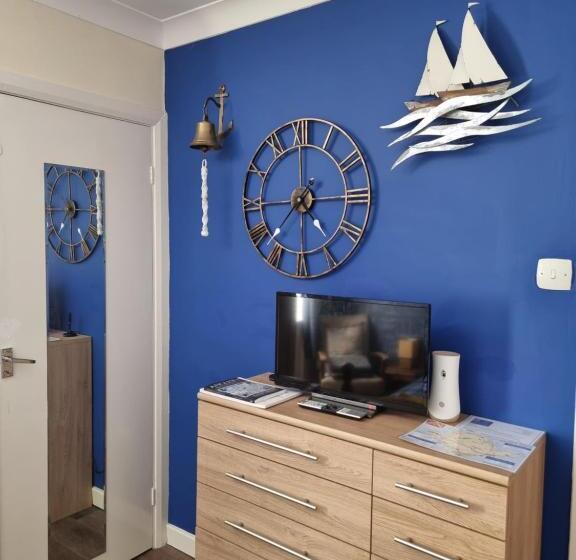 اتاق استاندارد با تخت بزرگ, The Hut Wales   A Sea Front Inn