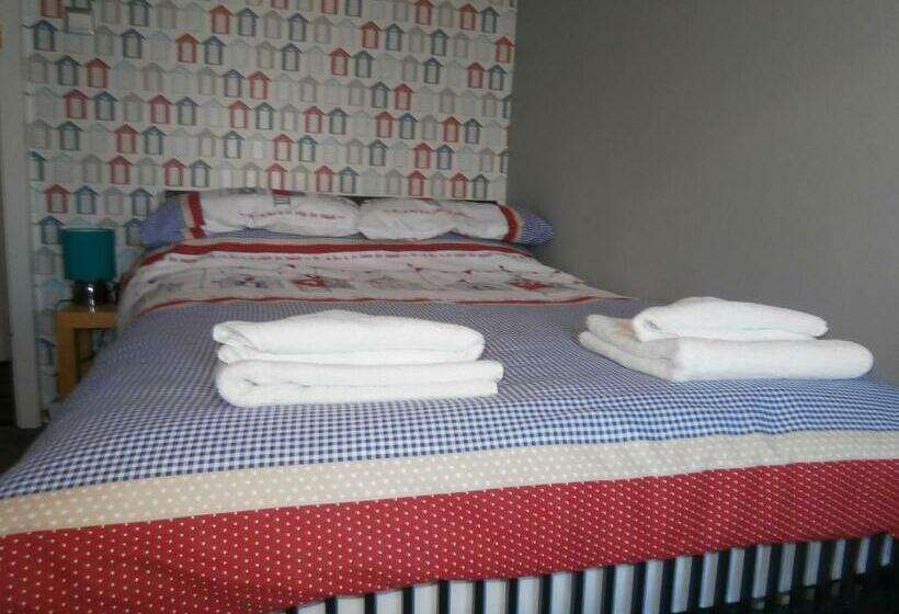 اتاق استاندارد, The Hut Wales   A Sea Front Inn