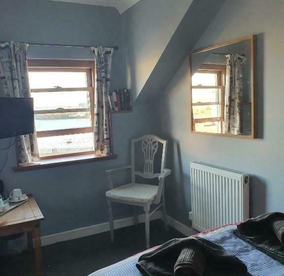 اتاق استاندارد, The Hut Wales   A Sea Front Inn
