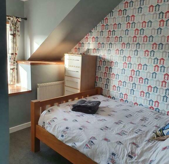 اتاق استاندارد, The Hut Wales   A Sea Front Inn