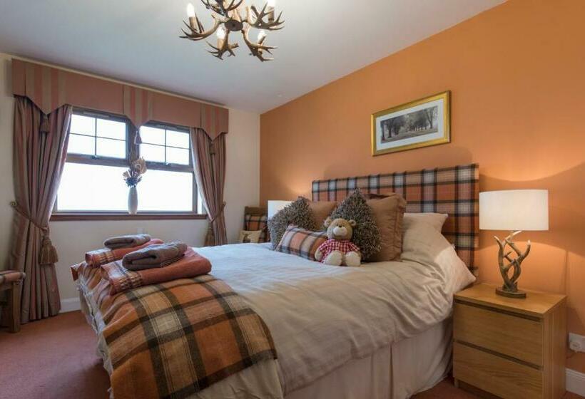 اتاق لوکس با چشم‌انداز دریا, Valleyview House