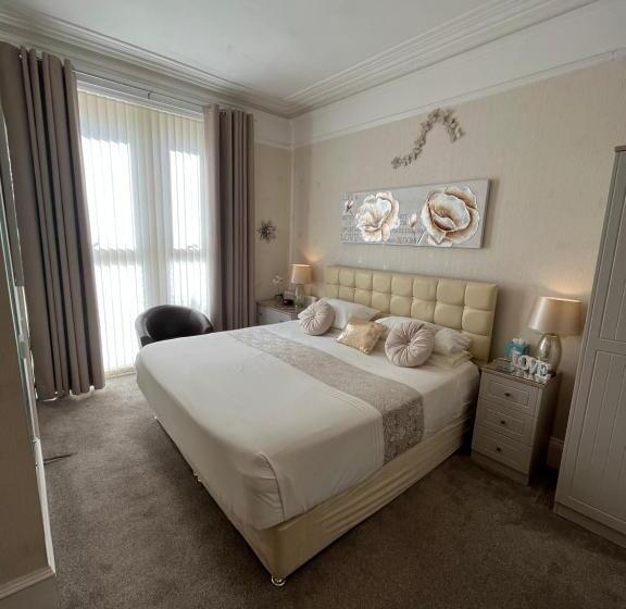 Номер Superior Кровать Кинг, Crowndale Torquay   Exclusively For Adults