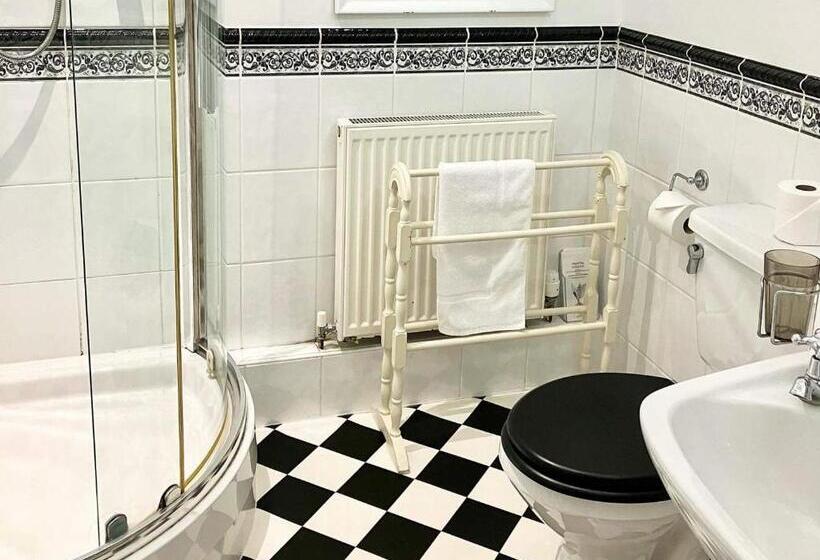 סוויטה, Storrs Gate House