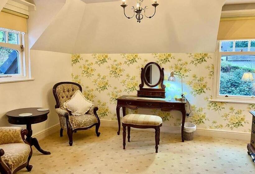 סוויטה, Storrs Gate House