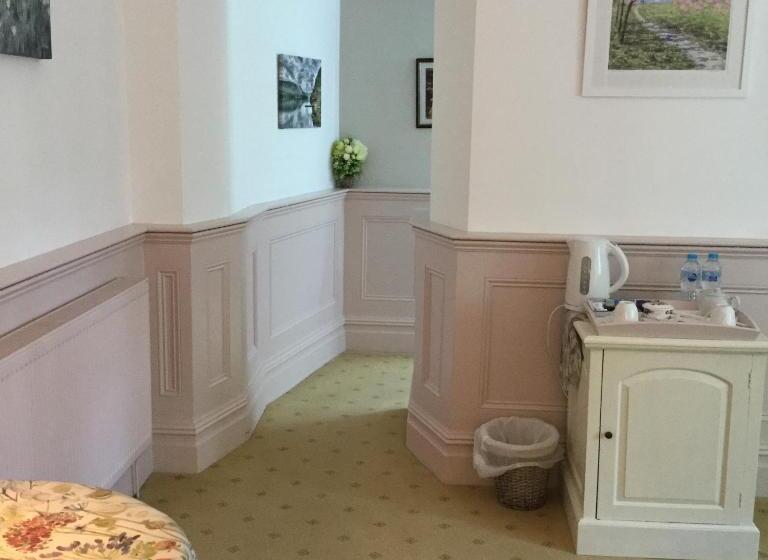 סוויטה, Storrs Gate House