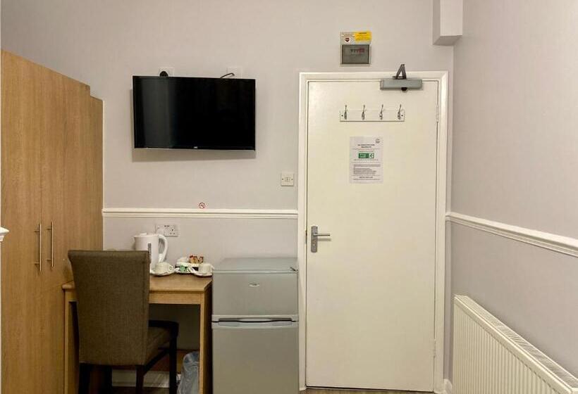 Номер Basic, The Commongate Hotels