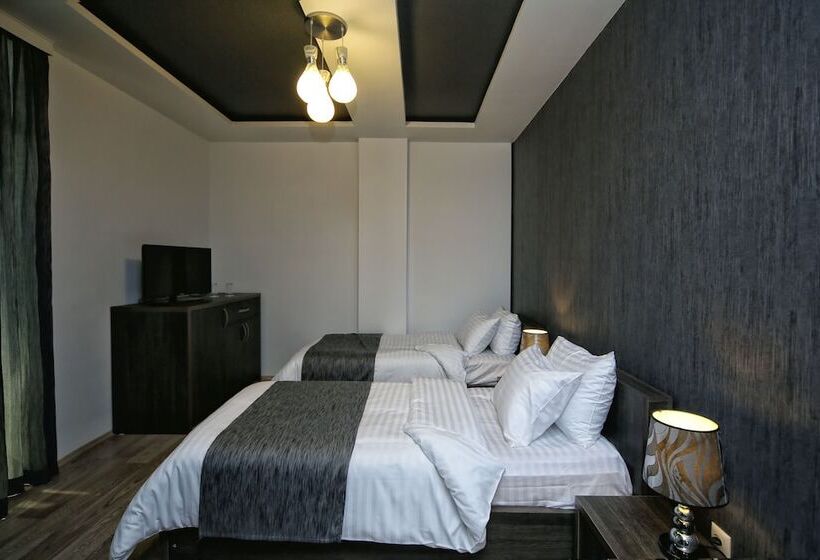 اتاق استاندارد سه نفره, Continental