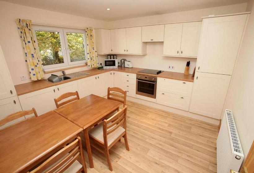 Хижина, Cressfield Country House
