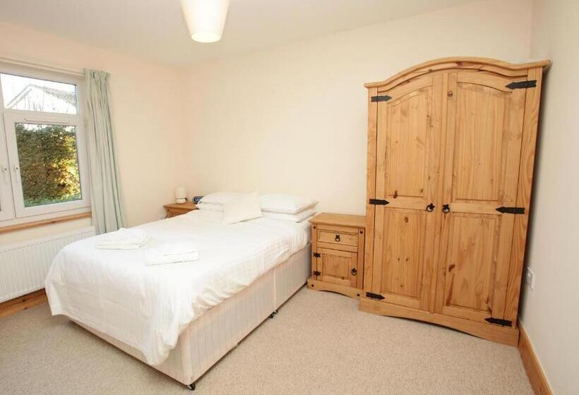 Хижина, Cressfield Country House
