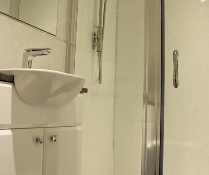 Camera Standard, The Birchtree