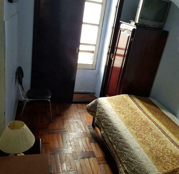 اتاق استاندارد یک نفره, Hostal Juana De Arco