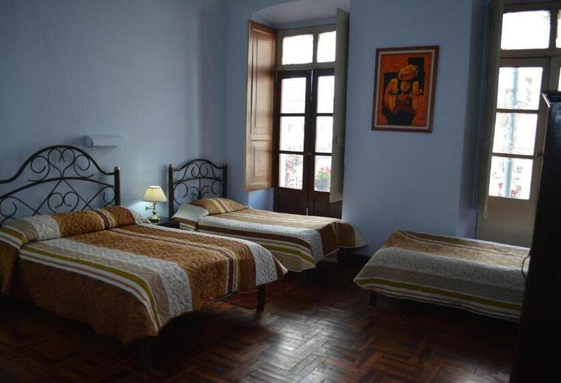 اتاق استاندارد چهار تخته, Hostal Juana De Arco