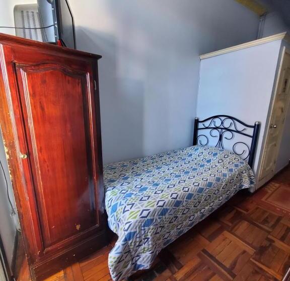 اتاق استاندارد یک نفره, Hostal Juana De Arco