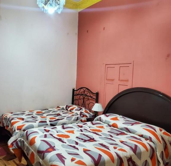 اتاق استاندارد سه نفره, Hostal Juana De Arco
