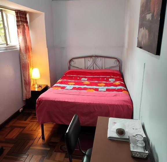 اتاق اکونومی با حمام مشترک, Hostal Juana De Arco