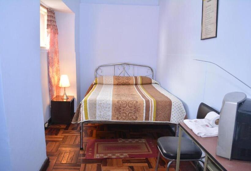 اتاق اکونومی با حمام مشترک, Hostal Juana De Arco
