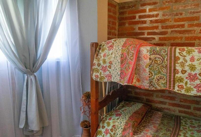 غرفة عائلية, Posada Tinktinkie