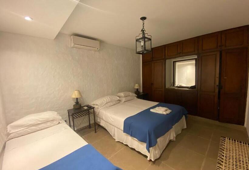 اتاق استاندارد سه نفره, Las Chirimoyas