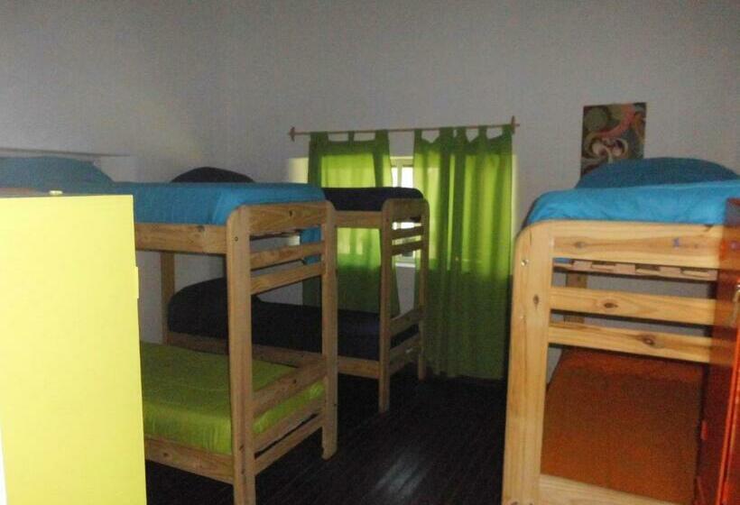 تختخواب در اتاق مشترک, Shanti Hostel