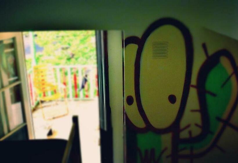 Cama em Quarto Compartilhado, Zeppelin Art Hostel