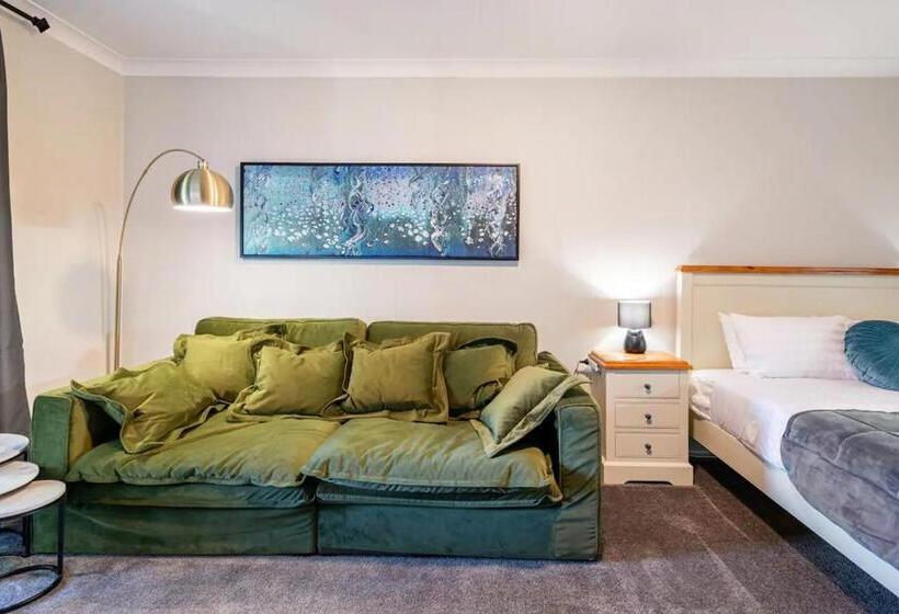 Номер Стандарт с Террасой, Cypress Bnb