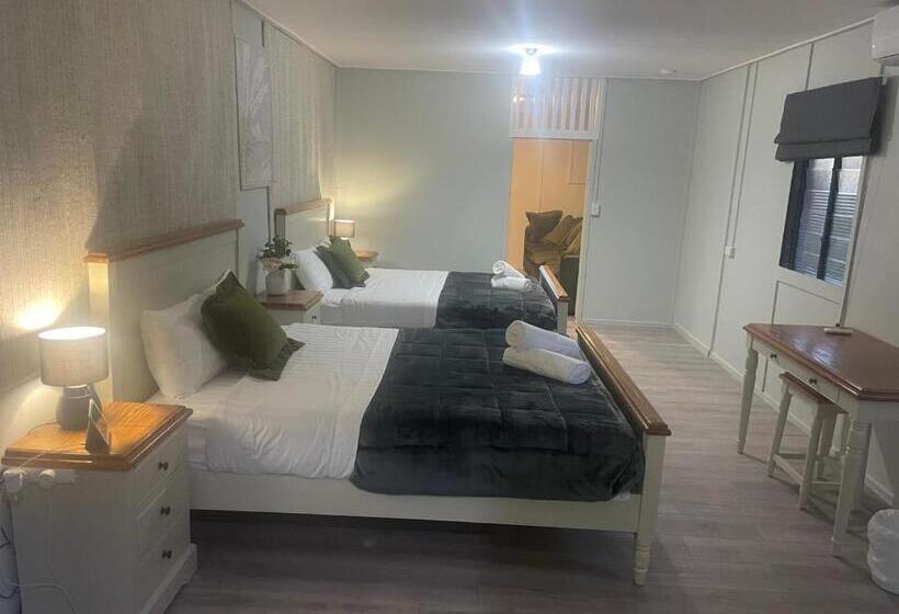 Семейный Номер Вид на Сад, Cypress Bnb