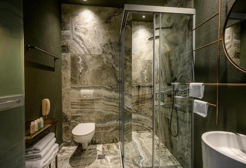 Номер Стандарт, Pagopoieion Suites
