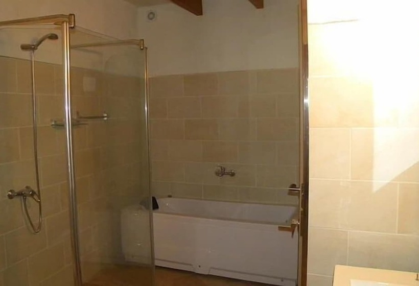 اتاق استاندارد, Embat Alberg Juvenil   Hostel