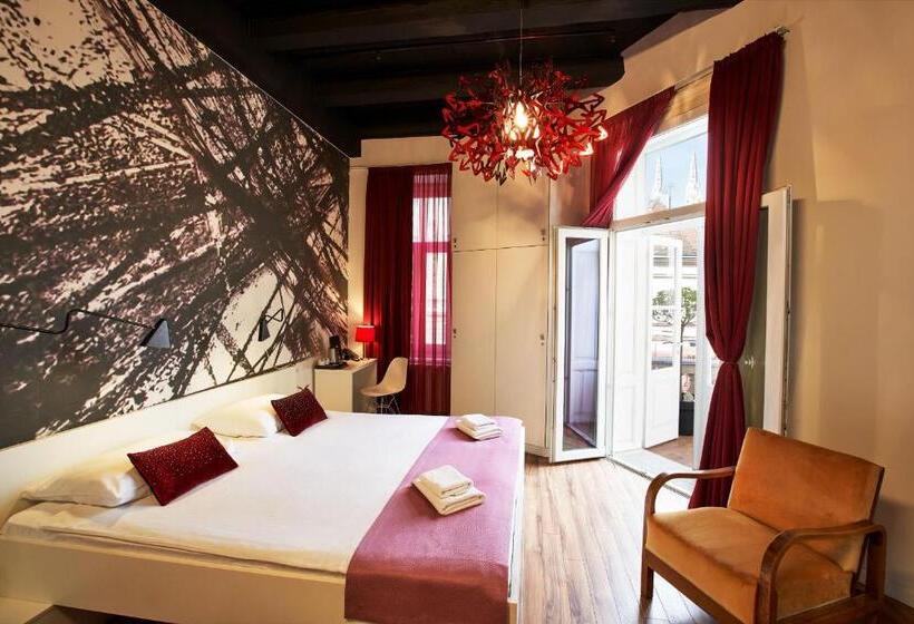 اتاق لوکس با چشم‌انداز شهر, Art Hotel Like