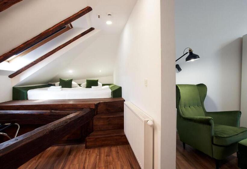 اتاق سوپریور سه تخته, Art Hotel Like