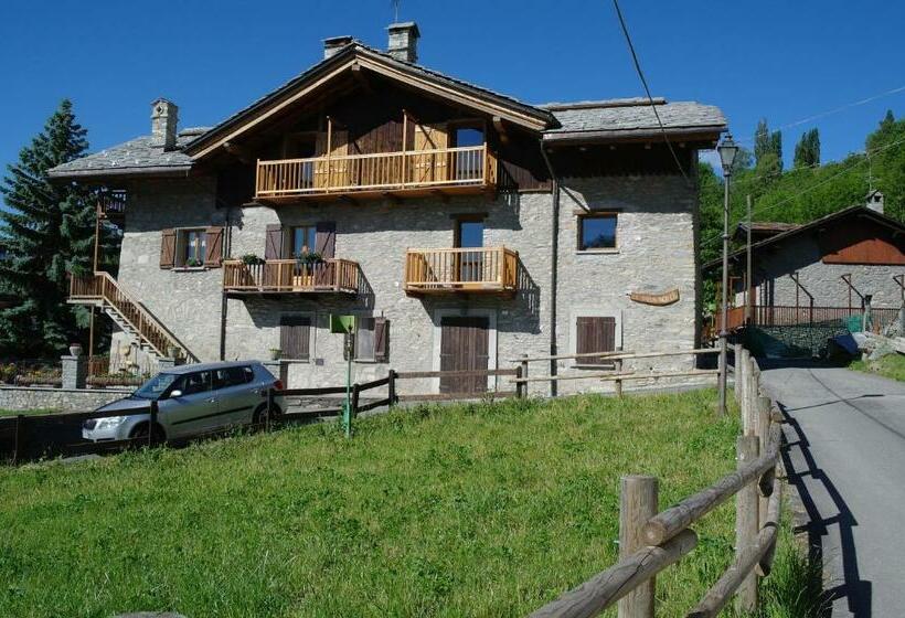 Quarto Estandar Vista Montanha, Le Vieux Noyer   Appartamenti Al Verde Villaggio Di Rumiod