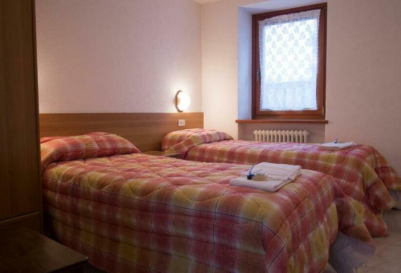 Quarto Estandar Vista Montanha, Le Vieux Noyer   Appartamenti Al Verde Villaggio Di Rumiod