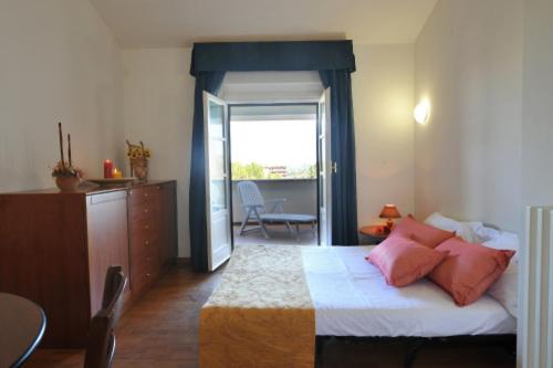 استودیوی استاندارد, Holiday House Aurora