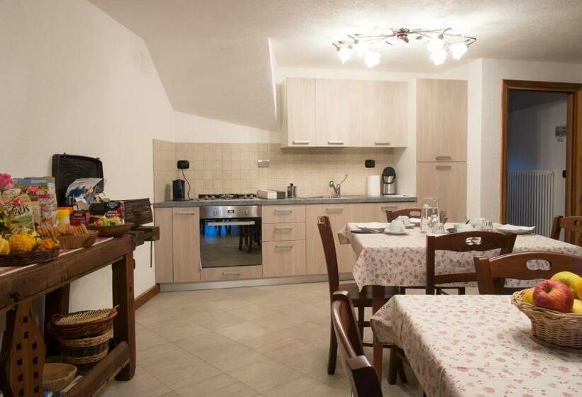 Quarto Estandar Vista Montanha, Le Vieux Noyer   Appartamenti Al Verde Villaggio Di Rumiod