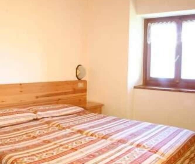 Quarto Estandar Vista Montanha, Le Vieux Noyer   Appartamenti Al Verde Villaggio Di Rumiod