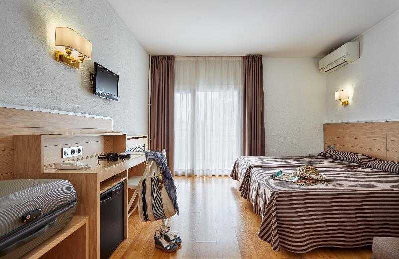 بنجلو قياسى, Plunge Beach Resort