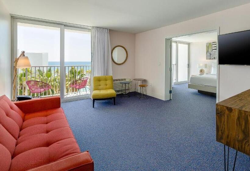 מיטת קינג בסוויטה, Plunge Beach Resort