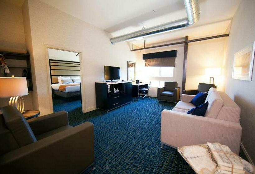 스위트, Warehouse Hotel At The Nook