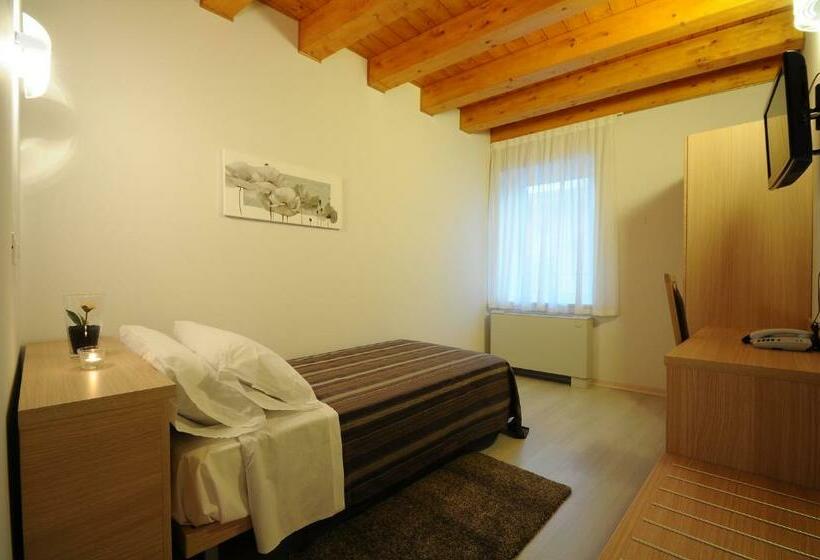 اتاق استاندارد یک نفره, Albergo Leon Bianco Gonars