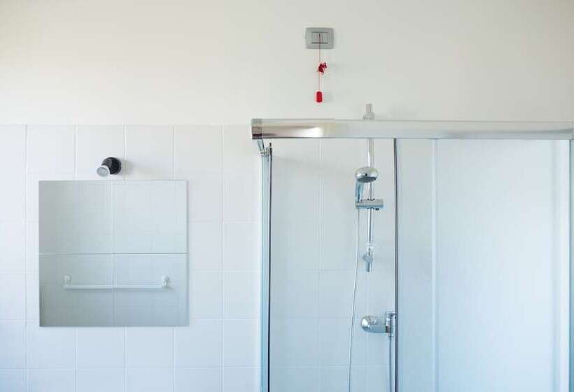 이코노미 룸, Lake Como Beach Hostel