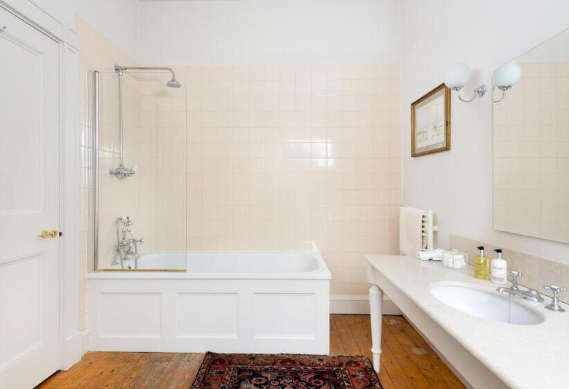 Quarto Deluxe, Warwick Hall