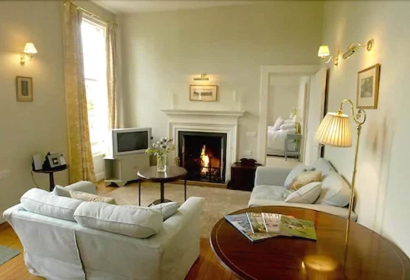 Deluxe room with river view, Warwick Hall