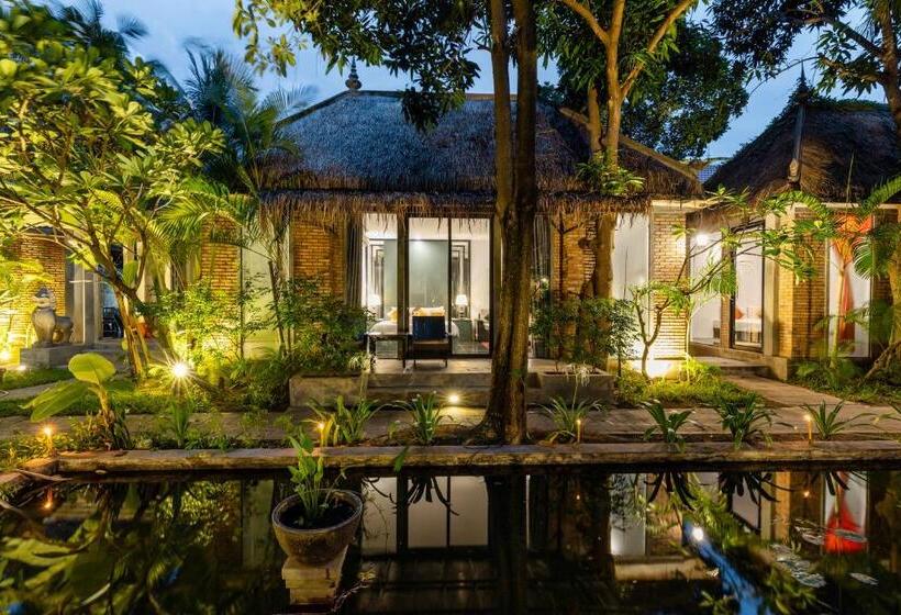 Номер Deluxe с Террасой, Maison Gen Angkor
