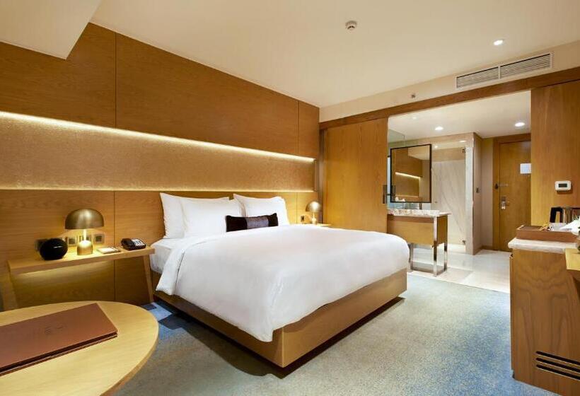 اتاق اجرایی با تخت بزرگ, Vasa Hotel Surabaya
